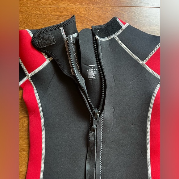 Wet Suit - Picture 3 of 4